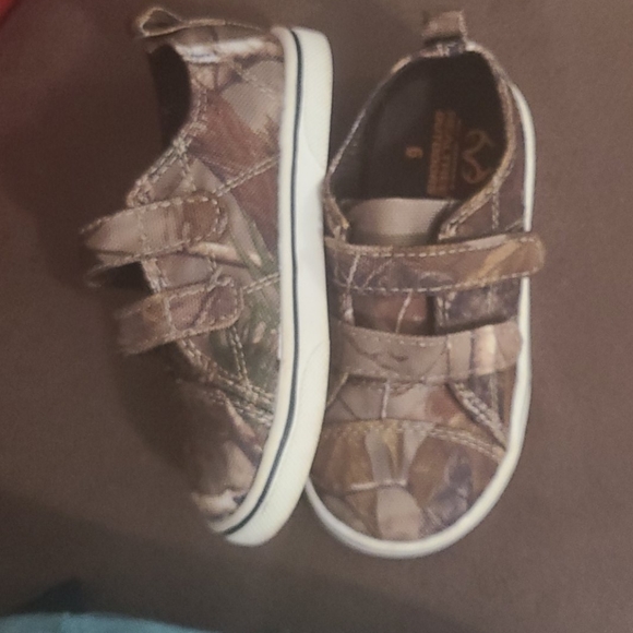 Realtree Outdoors toddler camo sneakers. Size 6 - Picture 2 of 5